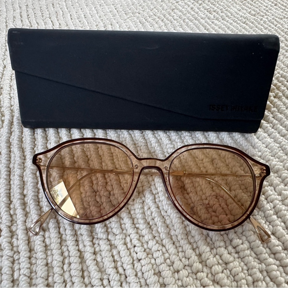 Authentic special edition only in avail in Japan. Never worn. Bought in Tokyo.